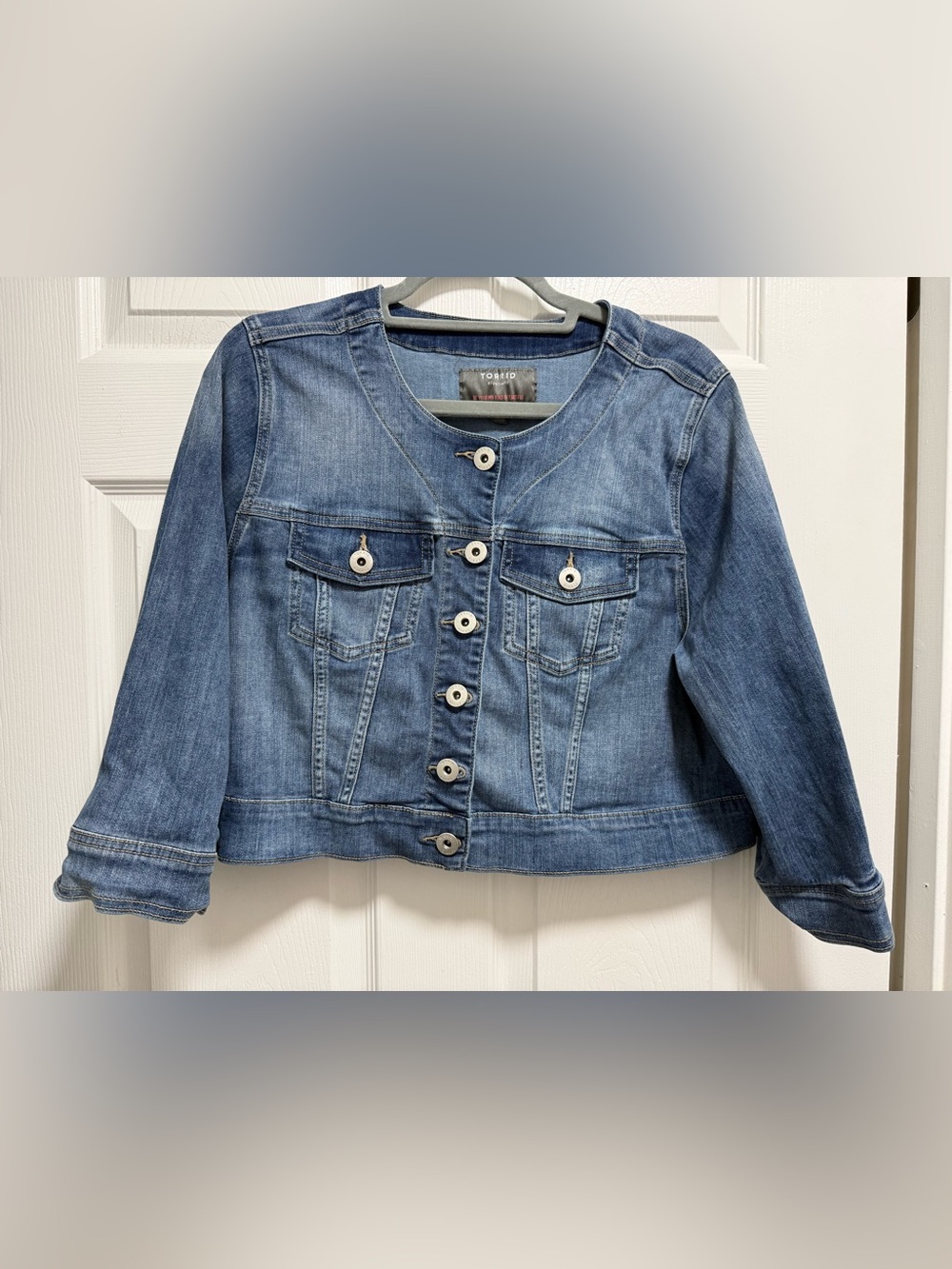 Torrid Medium Blue Cropped Collarless Denim Jacket EUC Size 2